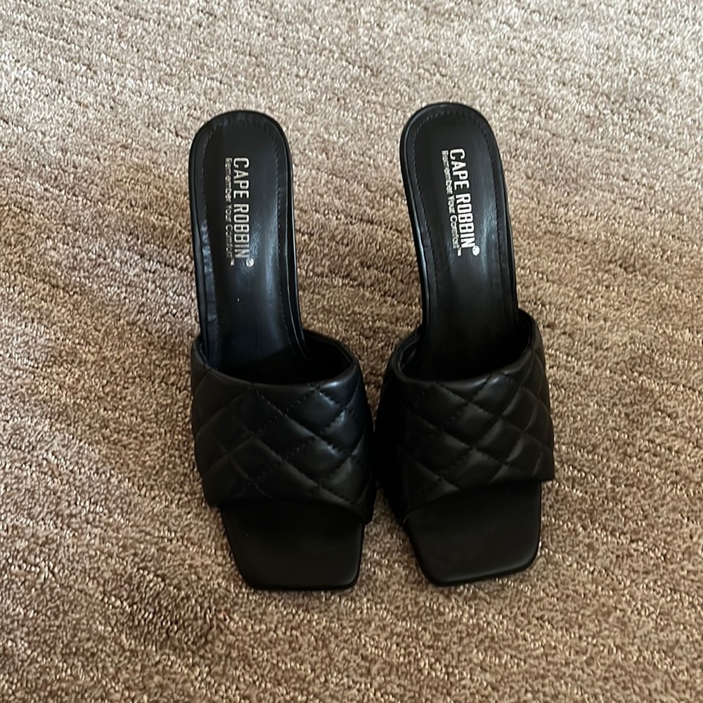 Size 8 black heeled sandal